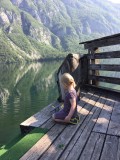 Ellis laat de stenen lekker plonsen in meer Bohinj