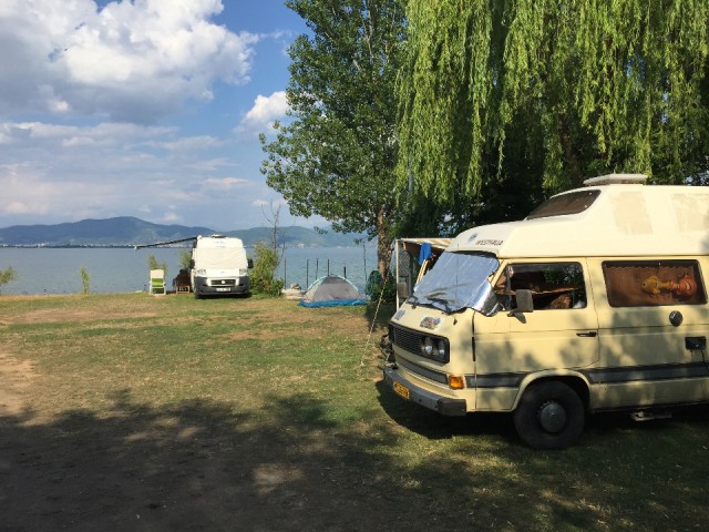 Kampeerplek meer v Ohrid