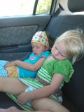 In de taxi in slaap