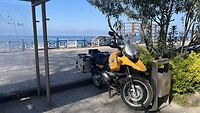 Mijn motor aan de vuilnisbak