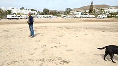 Ooit stonden we hier dagen alleen op het strand en nu...