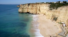 Zicht op Praia de Vale Centianes, waar de wandelroute ophield