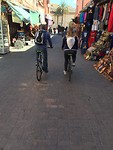 fietsen door de straten.