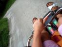 Mirjam naar beneden aan het crossen in een LUGE