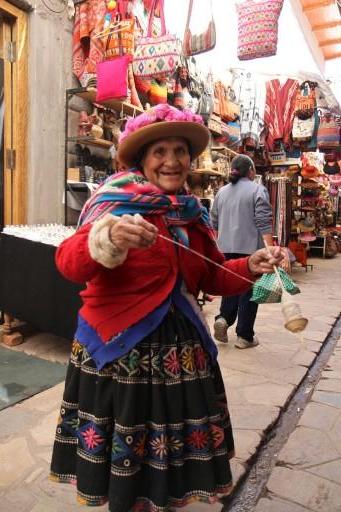 Mevrouw in klederdracht