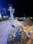 Ijsje eten aan het strand