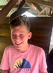 Guus met krab op z'n hoofd