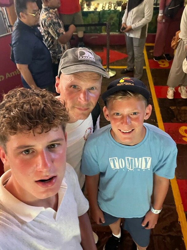 In de rij voor de gondel