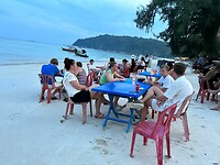 Uit eten op het strand