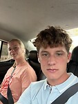 Lois en Bas in taxi naar hotel