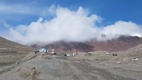 Weg naar grenspost Kyzyl-Art op ruim 4200 meter hoogte