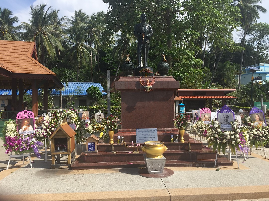 The kings funeral, small tribute in Koh Tao