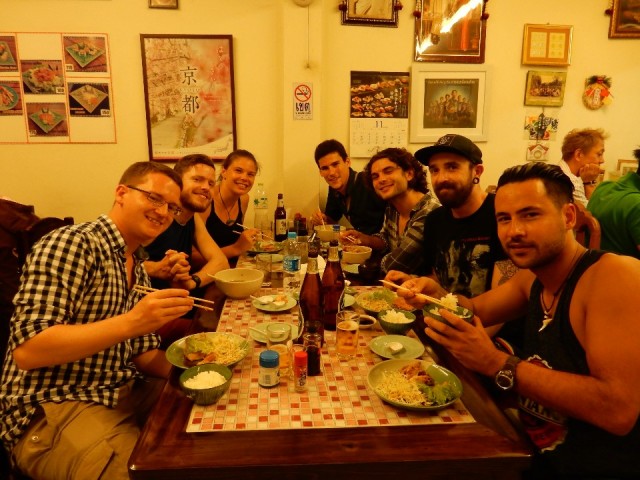 Uit eten met net ontmoeten gasten van het hostel