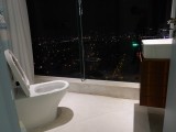 Toilet van hoog niveau