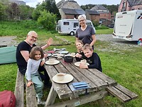 Opa en oma met de 3 kleinkinderen