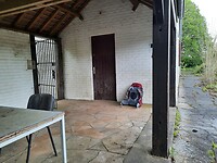 Net op tijd voor een buitje onderdak gevonden.