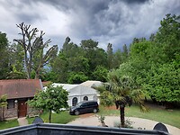 Donkere wolken trekken zich samen.