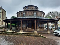 Het prachtige historische tourist office.