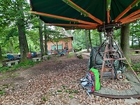 Koffie buiten onder de parasol.