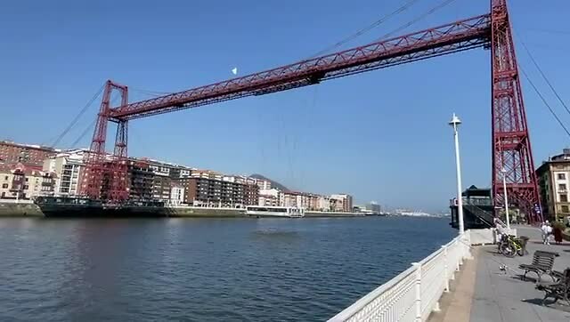 De Biskaia brug met gondel.