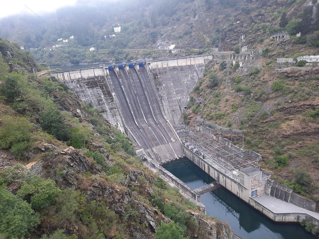 De prachtige dam.