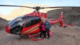 Wij samen bij de helicopter op de Grand Canyon