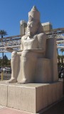 Beeld bij Hotel Luxor 2