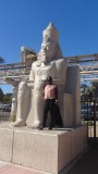Beeld bij Hotel Luxor, nu met een fan 1