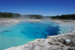 Sapphire pool (hot spring)