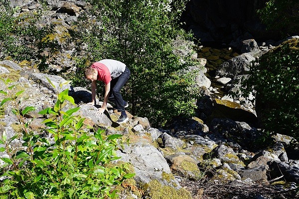 Klimmen richting rivier