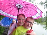Rosalie en Jasper op de spoorwegbrug