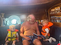 Opa leest voor