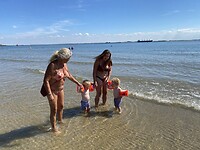 Senn & Jip voor het eerst aan zee