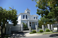 een van de huizen in een dure buitenwijk van Melbourne. Deze kost 18 miljoen euro!