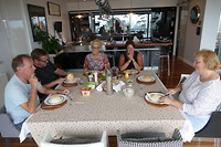 Gezellig eten met neef Tim en Cathy en Mark en Helen