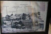 Oude foto met achterin de originele mijn in Sovereign Hill