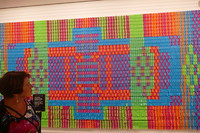 Expositie; gemaakt van plastic knijpers
