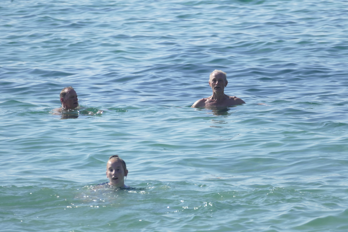 Verkoeling zoeken in de zee