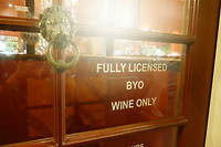 BYO Wine betekent: bring your OWN wine / breng je eigen wijn mee! Iets voor Nederland!