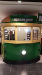 In de duty  free shop op het vliegveld met een speciale aanbieding