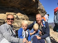Lekker wandelen. Nou ja, lekker... daar denken Casper en Mats anders over 😉.