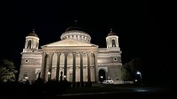 De basiliek bij avond