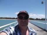 Harrie G. met op de achtergrond Fraser Island