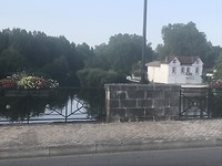 Cognac links van pont neuf