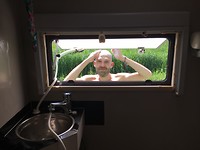Onze eigen buitendouche!