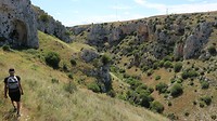 Hiken door de vallei van Matera