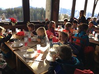 En toen bleven ze ook nog lunchen...