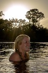 Heerlijk ontspannen in de jungle river na een lange reisdag
