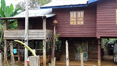 Woonhuis op palen.