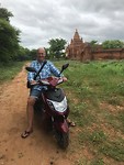 Hans op de elektrische scooter.